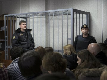 Russia Court Cages Violate Rights: European Ruling