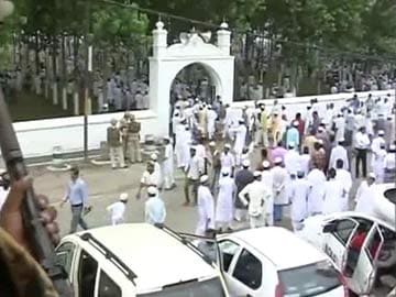 Eid-ul-Fitr Celebrated Amidst Tight Security in Uttar Pradesh