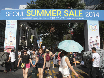 Shock of Ferry Sinking Slows South Korea Economy