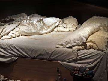 Artist Emin's Messy Bed Sells for $4.4 Million 