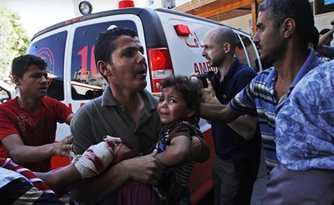 Bombs Kill 16 at UN School in Gaza Town