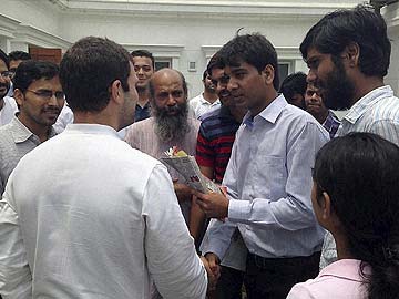 Civil Services Aspirants Burn Admit Cards, Knock At Rahul Gandhi's Door