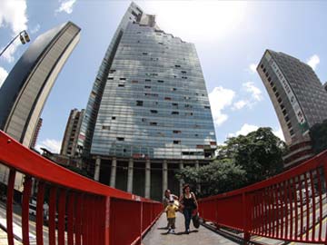 Venezuela Moves to Empty Tower of David Skyscraper Slum