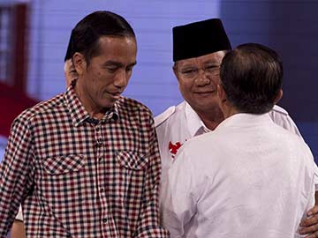 Indonesians Face Stark Choice in Pivotal Presidential Vote