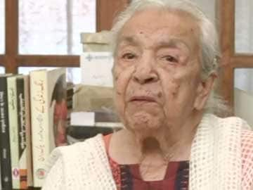 Zohra Sehgal, Grand Old Lady of Indian Cinema, Dies at 102