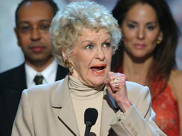 Elaine Stritch, Brash Stage Legend, Dies at 89