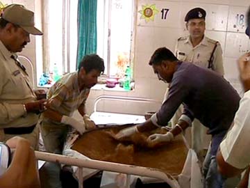 Gunman Dressed as Doctor Kills a Murder Undertrial in Indore