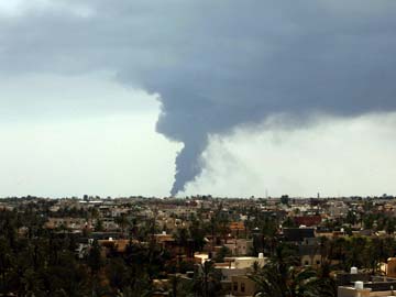 Huge Blaze Out of Control in Tripoli Battle as Libya Slides Into Chaos