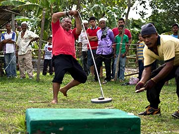 Malaysia Still Spinning a Centuries-Old Tradition