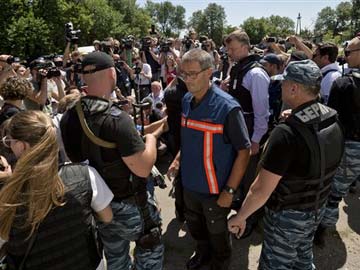 Train Carrying MH17 Bodies Leaves Rebel-Held Ukraine Station: Witness