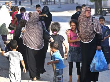 Palestinians Flee After Israel Warning, Airstrikes