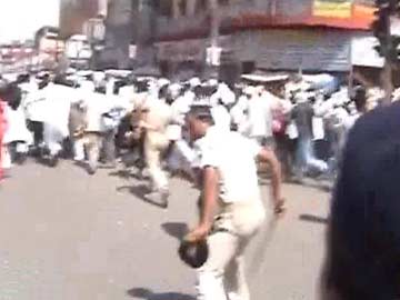 Police Lathicharge Protesting Contractual Teachers in Patna