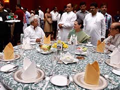 Sonia Gandhi Holds Iftar, Shares Table With Sharad Yadav and Lalu