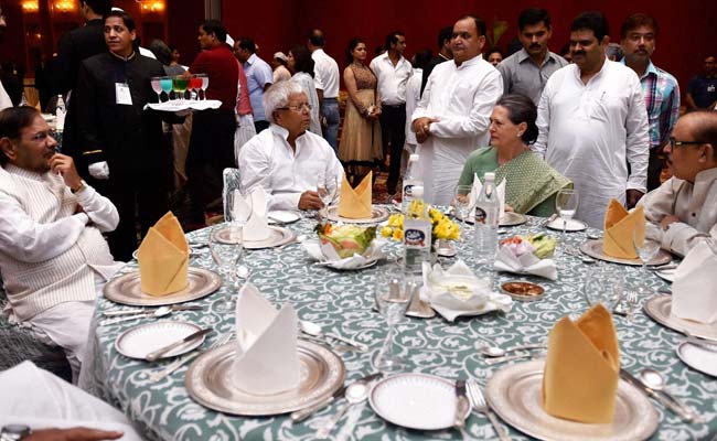 Sonia Gandhi Holds Iftar, Shares Table With Sharad Yadav and Lalu