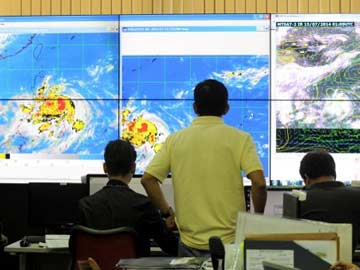 Deadly Typhoon Rammasun Shuts Down Philippine Capital 