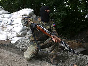 Pushed From Slaviansk, Ukraine Rebels Barricade Donetsk