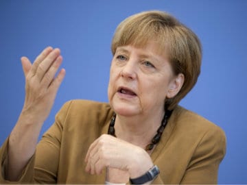 Angela Merkel Urges Vladimir Putin in Call to End Stream of Arms, Fighters into Ukraine