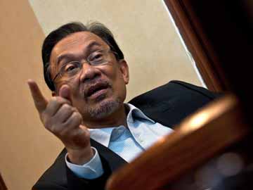 Malaysia's Anwar Ibrahim Dismisses Offers of Exile Abroad