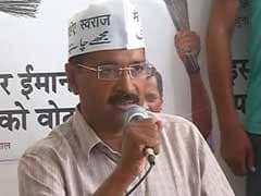 Delhi: AAP Signature Campaign to Dissolve Assembly Reaches Metro Stations