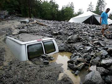 One Dead, Thousands Stranded in Southern California Storm 