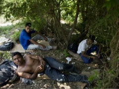 Mexico Officials Pull Central American Migrants from Trains