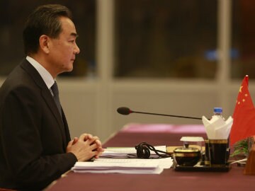 China Urges Japan to Ease Political Tensions in Informal Meeting