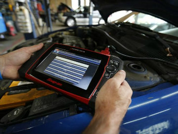 Hacking Group Wants to Play Nice With Automakers