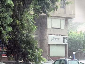 Delhi: Light Rains Bring Respite from Heat and Humidity