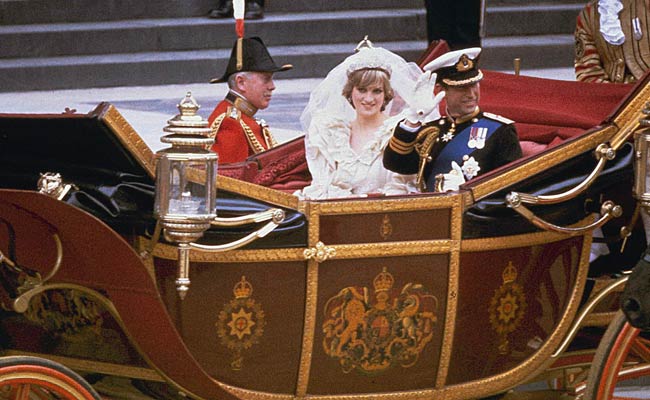 33-Year-Old Slice of Princess Diana's Wedding Cake Auctioned