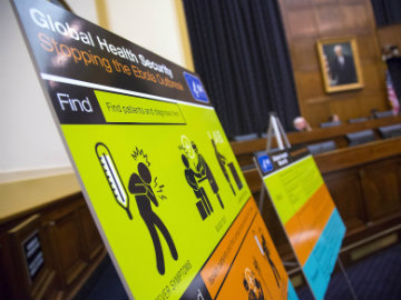 US Emergency Labs Ready to Work on Ebola Drugs if Asked