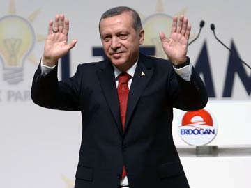 Turkey's Erdogan Mocks Rival for 'Not Knowing National Anthem'