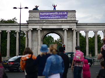 Fathers' Rights Protester Climbs British Minister's Roof 