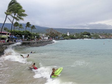Tourists Back to Paradise as Hawaii Area Struggles After Tropical Storm Iselle