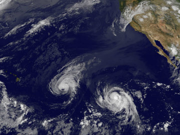 Hurricane Iselle Isn't Slowing as it Nears Hawaii