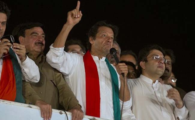 Pakistan Protests: Imran Khan Threatens to File Murder Case Against PM Nawaz Sharif