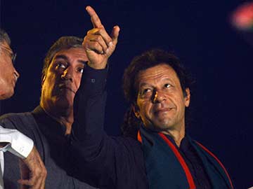 Imran's Look-Alike Big Draw at 'Azadi March'