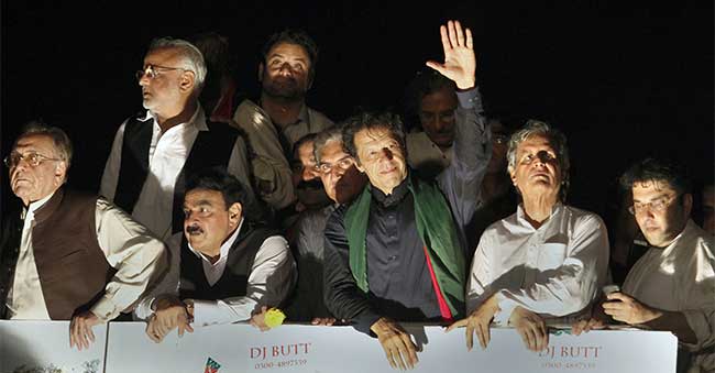Impasse in Islamabad: Imran Khan Sticks to Stand, Nawaz Sharif Stays Put