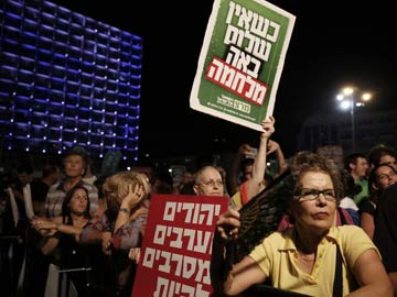 Thousands of Pro-Peace Israelis Stage Demo	