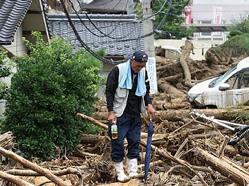 Japan Prime Minister Shinzo Abe Visits Hiroshima After Killer Landslides	