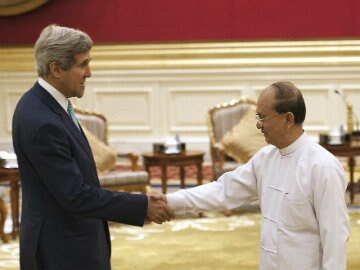 John Kerry Presses Myanmar on Democratic Reform