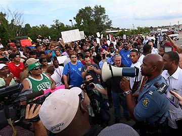 Police Officer Brands Ferguson Protesters 'Rabid Dogs'