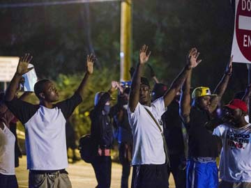 US Police Come Under Gunfire, 31 Arrested in Missouri Racial Unrest