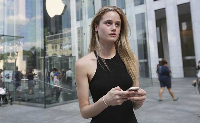 Teenagers Pass Over Latest Clothing Trends in Favor of Technology