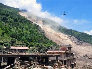 Rain Hampers Search for Over 100 Missing in Nepal Landslide