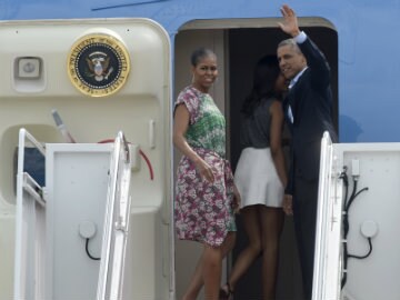 Barack Obama Leaves Washington for Massachusetts Island Vacation