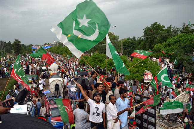 Pakistan Cleric Demands Nawaz Sharif's Arrest as Protests Dwindle    