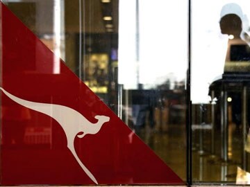 Australia's Qantas, Virgin Allow Smartphones Throughout Flights