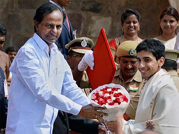 Telangana, Andhra Pradesh Chief Ministers Come Together at Governor's Home