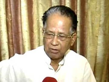 Assam Chief Minister Tarun Gogoi Heckled by Mob, Rescued by Security Forces 
