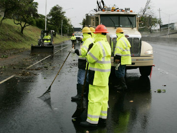Tropical Storm Iselle Lashes Hawaii With Wind, Rain as Storm Julio Threatens